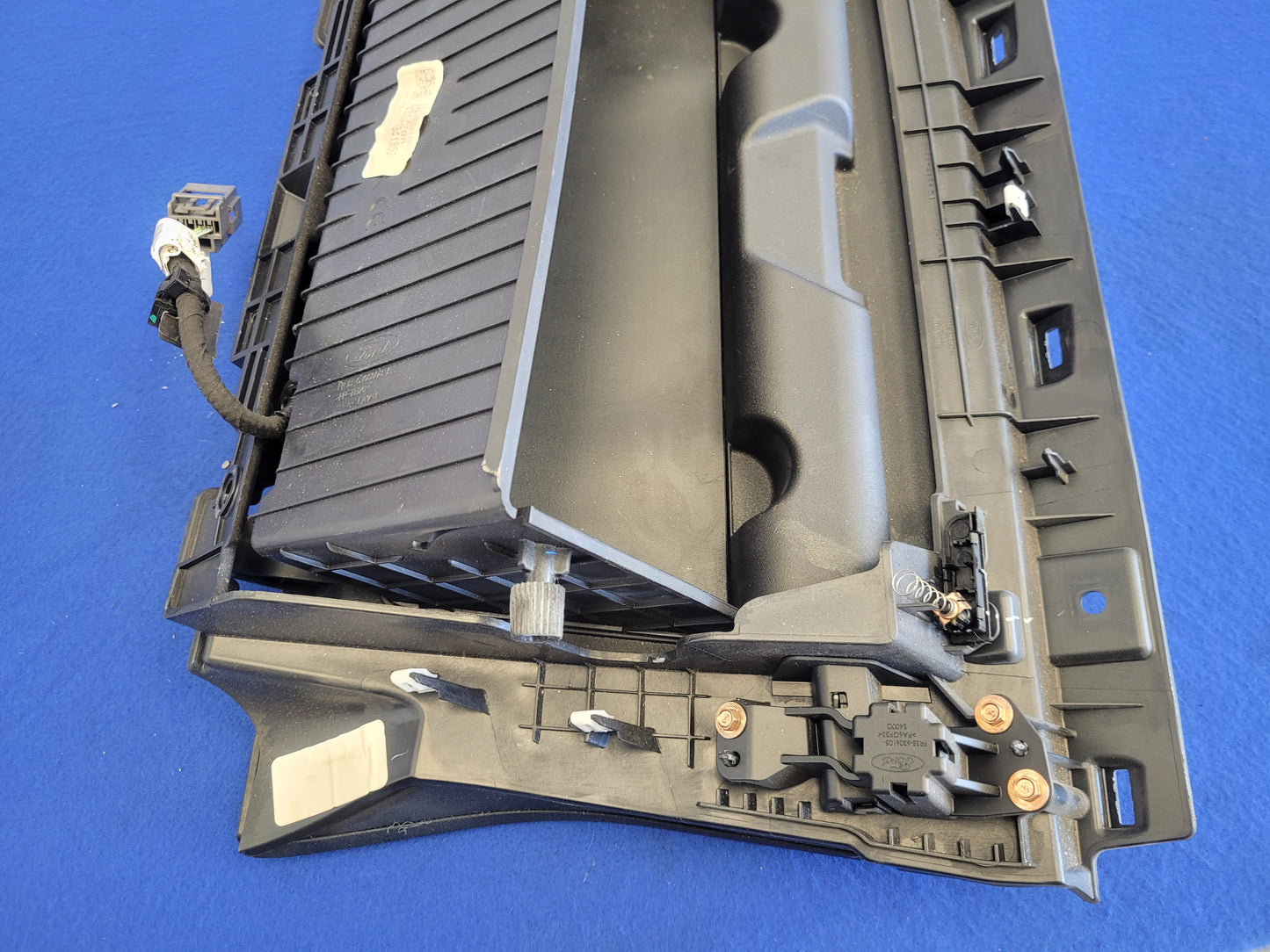 2015-2017 Ford Mustang GT S550 Passenger Air Bag Glove Box Dash Front 2632 - The Parts Farm