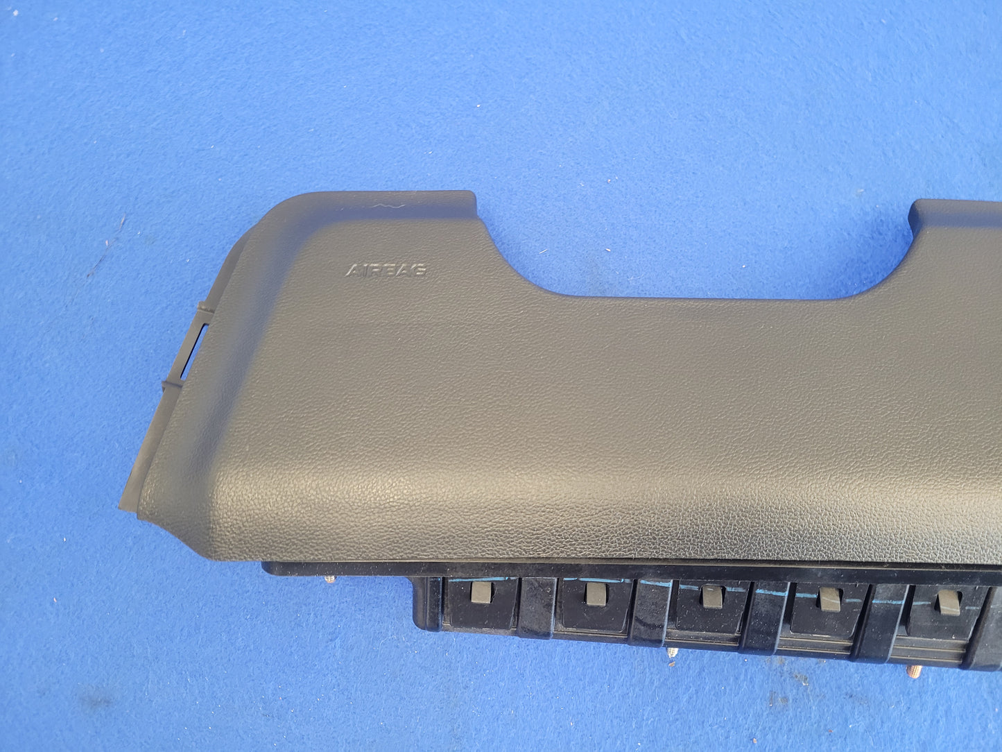 2015-2017 Ford Mustang GT S550 Driver Left Lower Knee Air Bag 2652 - The Parts Farm