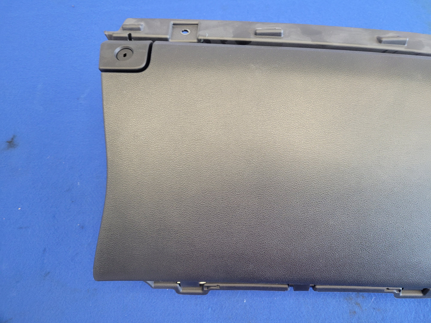 2015-2017 Ford Mustang GT Coupe Passenger Dash Lower Knee Air Bag 2643 - The Parts Farm