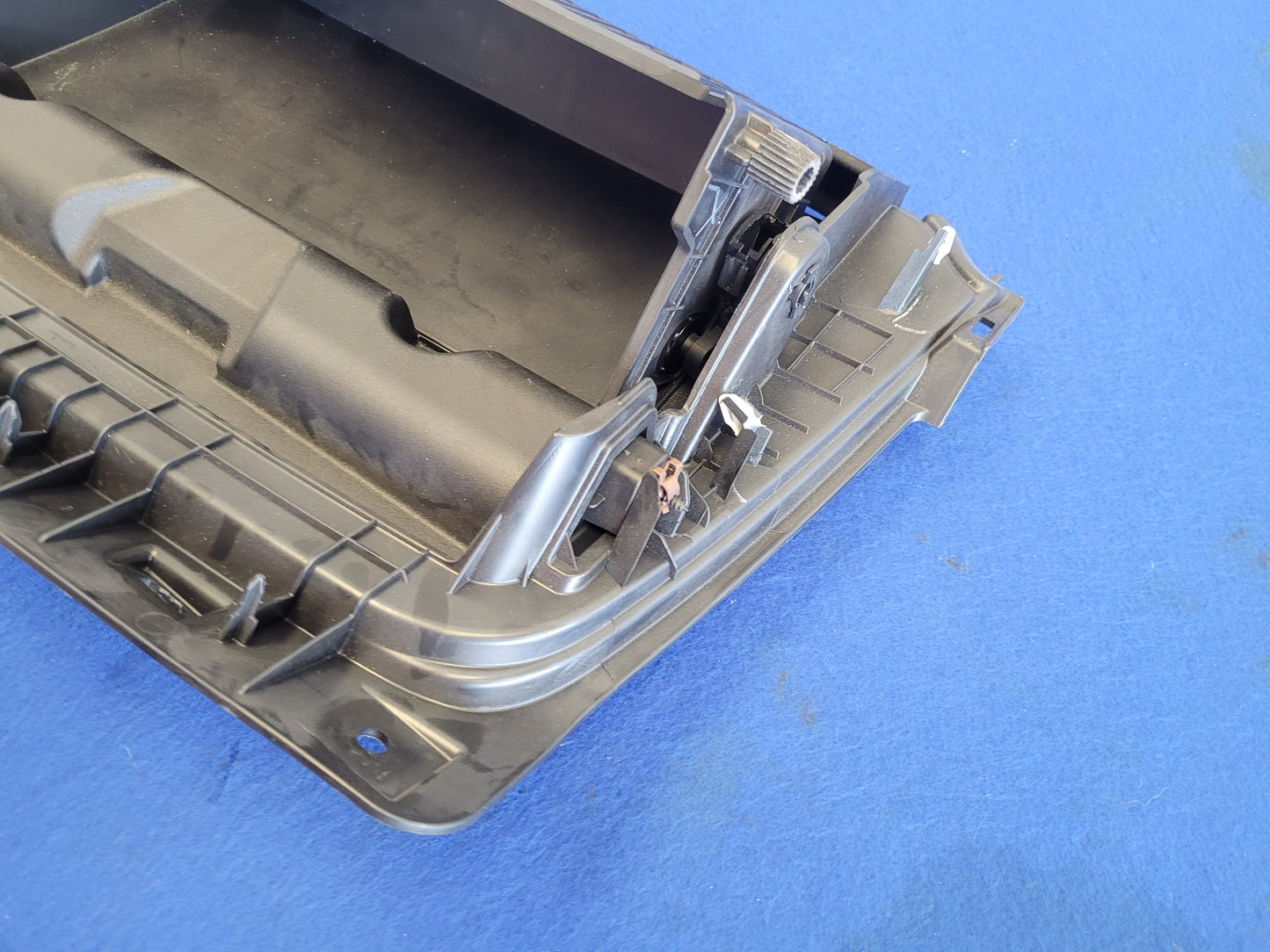 2015-2017 Ford Mustang GT Coupe Passenger Dash Lower Knee Air Bag 2643 - The Parts Farm