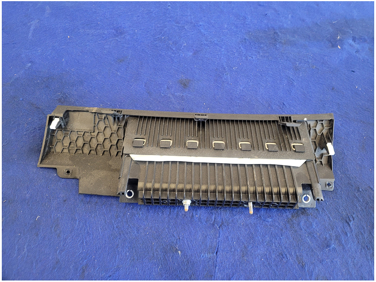 2015 Chevrolet SS Sedan 6.2L Passenger Lower Knee Air Bag Dash Trim 2770