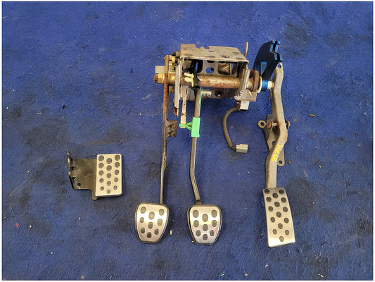 2003 2004 Ford Mustang Cobra SVT DOHC Premium Pedal Cage Box Clutch Brake 2924