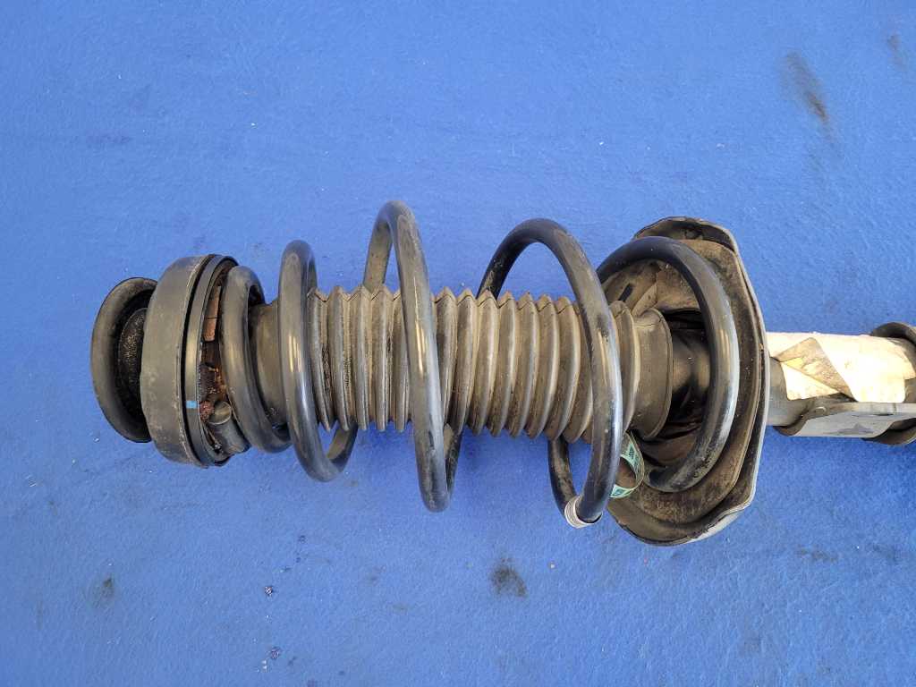 2010-2015 Chevrolet Camaro SS Passenger RH Front Strut Spring Suspension 2626 - The Parts Farm