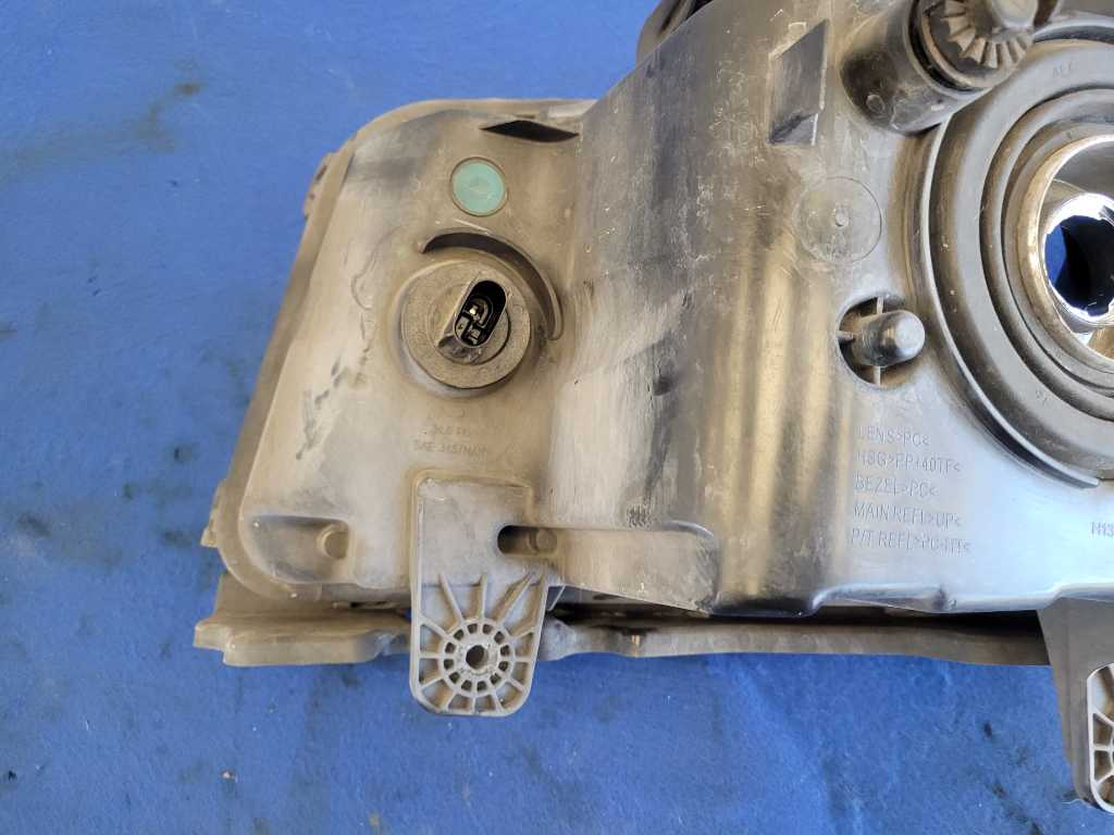 2010-2013 Chevrolet Camaro SS Passenger RH Headlight Lamp Light 2626 - The Parts Farm