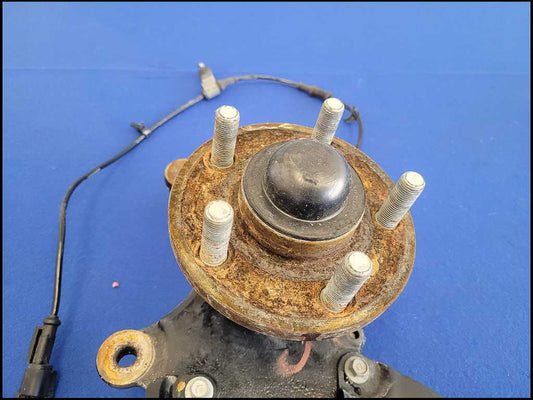 2015-2017 Ford Mustang GT S550 Passenger Front PP1 Spindle Knuckle Hub 2667