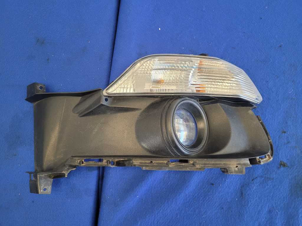2015-2017 Ford Mustang GT Passenger Corner Park Light Bumper Turn Signal 2638 - The Parts Farm