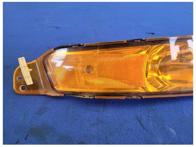2005-2009 Ford Mustang GT Front Passenger Corner Turn Signal Lamp Light 2621 - The Parts Farm