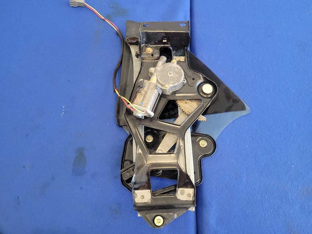 1994-2000 Ford Mustang GT Passenger Quarter Window Regulator Glass 2631 - The Parts Farm