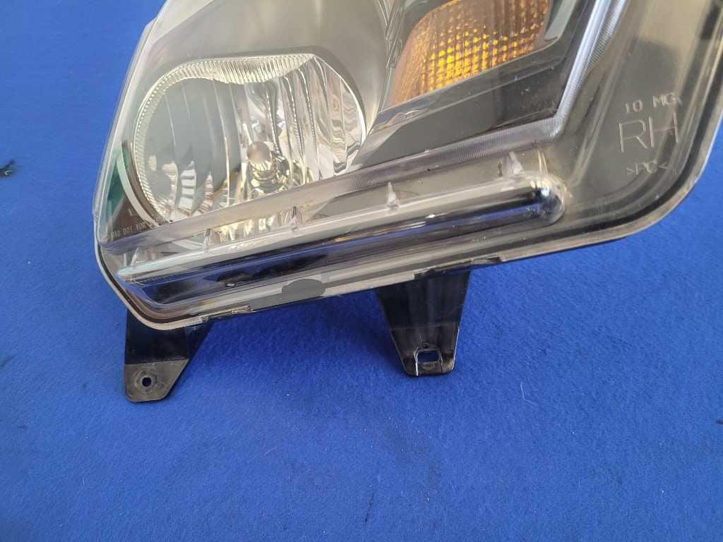 2010-2012 Ford Mustang GT Passenger RH Headlight Front Light Lamp 2639 - The Parts Farm