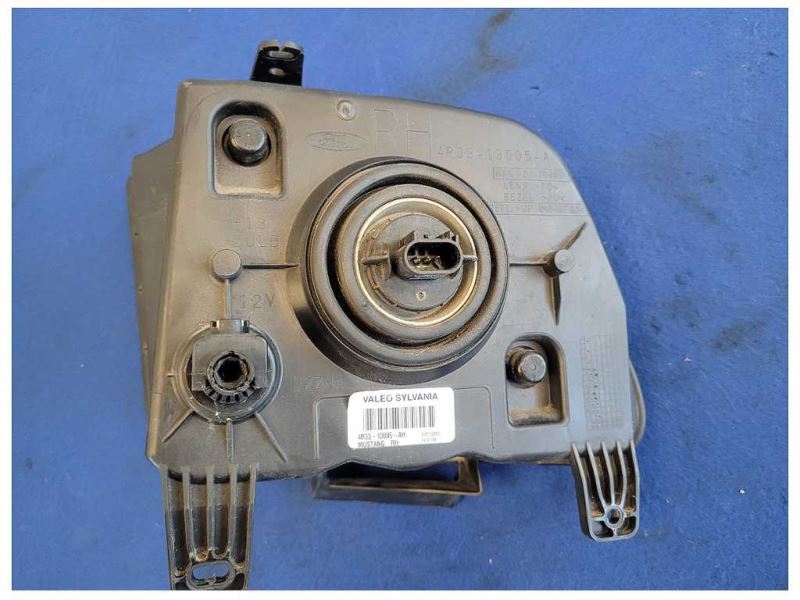 2005-2006 Ford Mustang GT 4.6L Passenger Front Headlight Lamp Lens 2621 - The Parts Farm