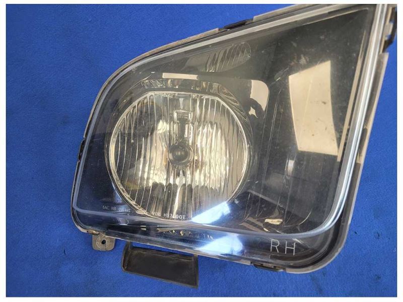 2005-2006 Ford Mustang GT 4.6L Passenger Front Headlight Lamp Lens 2621 - The Parts Farm