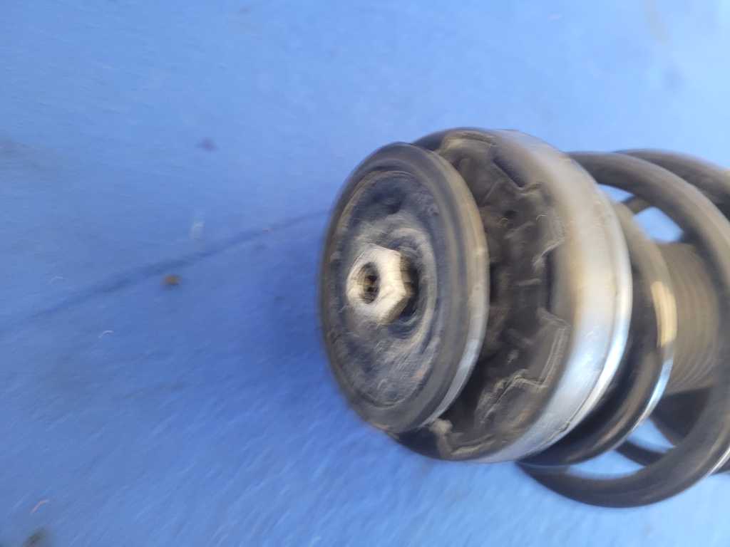 2010-2015 Chevrolet Camaro SS Passenger RH Front Strut Spring Suspension 2626 - The Parts Farm