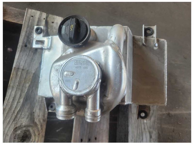 2014 Audi R8 V10 Coupe Engine Oil Dry Sump Reservoir Rear Tank 2136 - The Parts Farm