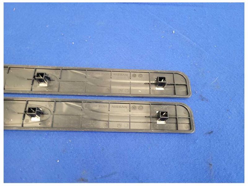 2011-2012 Nissan Leaf Pair Door Sill Plates Scuff Lower 1856 - The Parts Farm