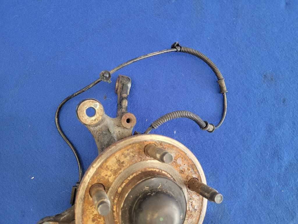 2013-2014 Ford Mustang Shelby GT500 Passenger Front Spindle Knuckle Hub 2634 - The Parts Farm
