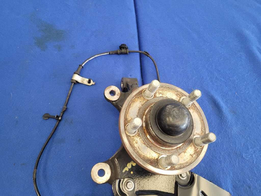 2015-2017 Ford Mustang GT S550 Passenger Front PP1 Spindle Knuckle Hub 2643 - The Parts Farm