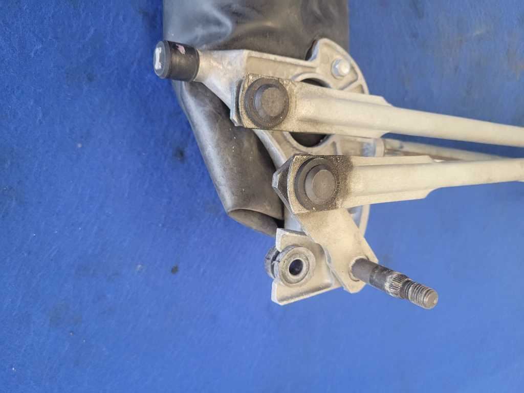 2014-2017 Chevrolet SS 6.2L Sedan Windshield Wiper Motor Linkage Front 2602 - The Parts Farm