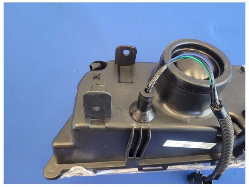 2003-2004 Mercury Marauder 4.6L 4v Passenger Front Headlight Aftermarket 2534 - The Parts Farm