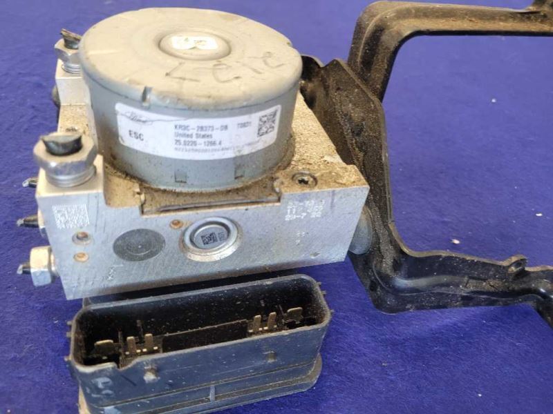2015-2020 Ford Mustang Shelby GT350 ABS Module M/T Anti-Lock Brakes 2127 - The Parts Farm