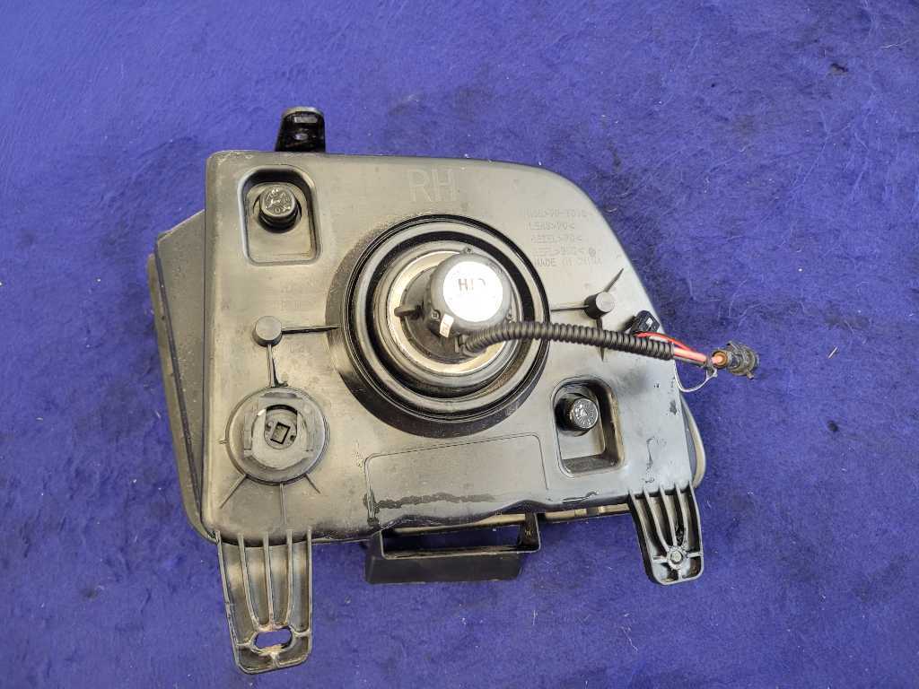 2005-2006 Ford Mustang GT 4.6L Passenger Front Headlight Lamp Lens 2422 - The Parts Farm