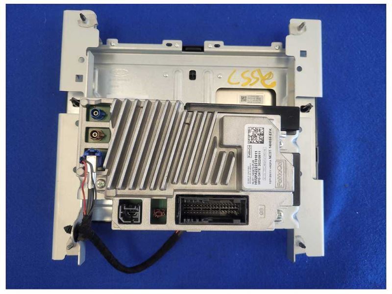 2022 Ford F250 Super Duty Pickup Truck Audio Info Screen Receiver *Scuffs* 2557 - The Parts Farm