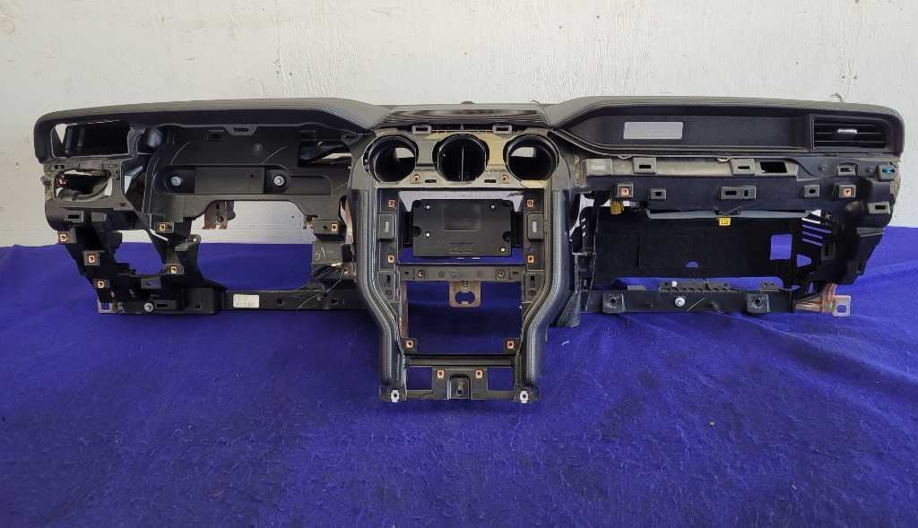 2015-2017 Ford mustang GT S550 Dash Panel Board No Gauge Pack Vent Bezel Trim - The Parts Farm