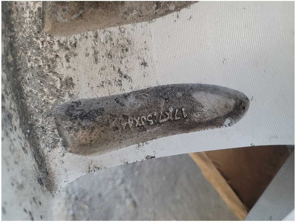 47643951