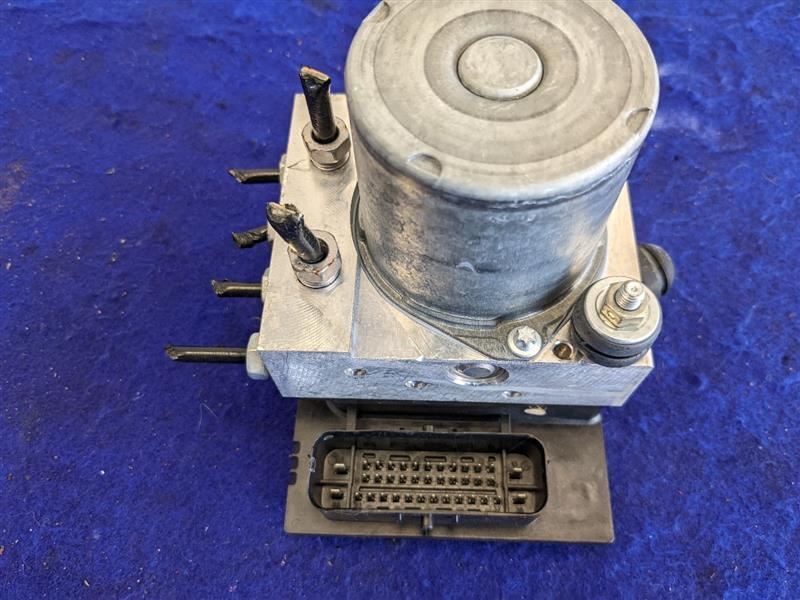2012-2015 Chevrolet Camaro SS ABS Anti-Lock Brake Module Pump Front Switch - The Parts Farm