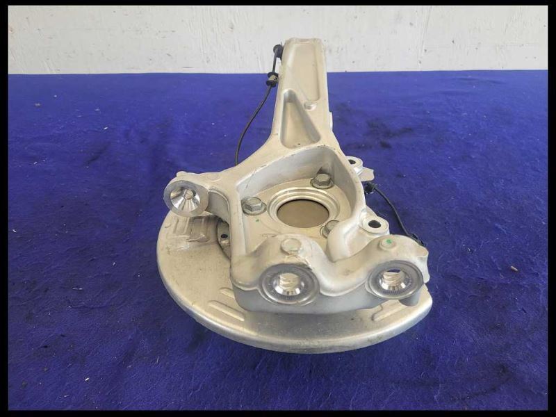 2017-2021 Tesla Model 3 Standard Plus Passenger RH Front Spindle Knuckle Hub - The Parts Farm