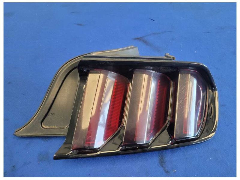 2015-2017 Ford Mustang GT Passenger RH Rear Taillight Lamp Light Tint Scuff 2586 - The Parts Farm