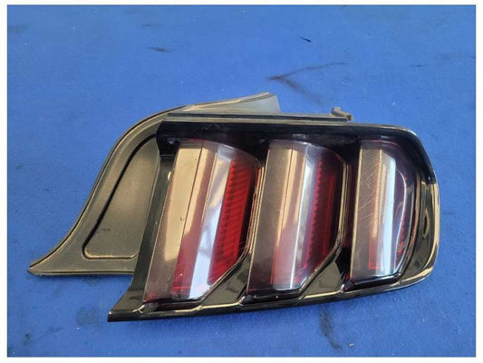 2015-2017 Ford Mustang GT Passenger RH Rear Taillight Lamp Light Tint Scuff 2586 - The Parts Farm