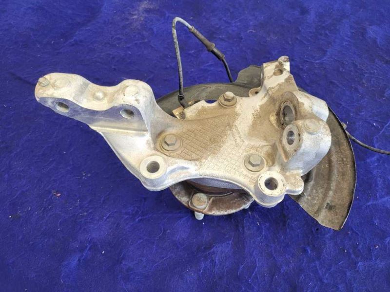 2014-2017 Chevrolet SS 6.2L Sedan Driver Left Spindle Knuckle Hub Front 2372 - The Parts Farm