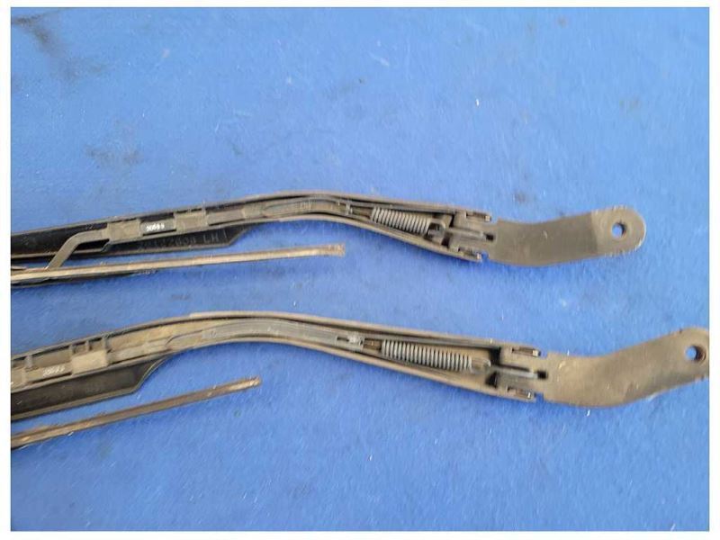 1993 Chevrolet Camaro Z28 Coupe Pair Windshield Wiper Arms Blades 2546 - The Parts Farm