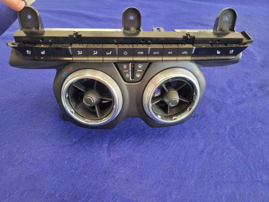 2016-2017 Chevrolet Camaro SS Temperature Control Dual Zone CJ2 84078980 2319 - The Parts Farm