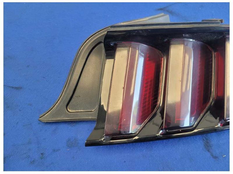 2015-2017 Ford Mustang GT Passenger RH Rear Taillight Lamp Light Tint Scuff 2586 - The Parts Farm