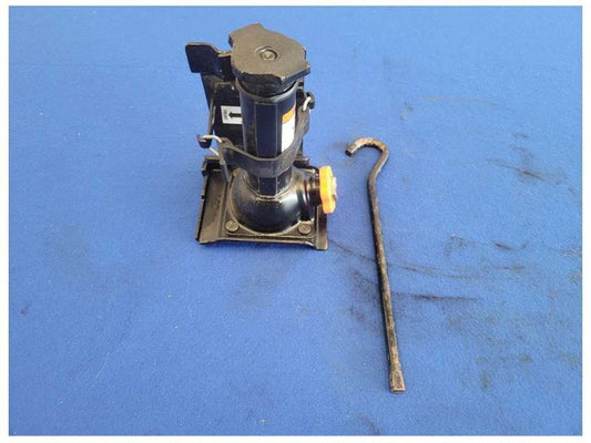 2022 Ford F250 Super Duty Pickup Truck Emergency Jack Roadside 2557 - The Parts Farm