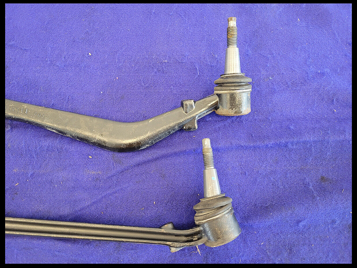 2010 Chevrolet Camaro SS Passenger Right RH Front Lower Control Arm Pair OEM - The Parts Farm