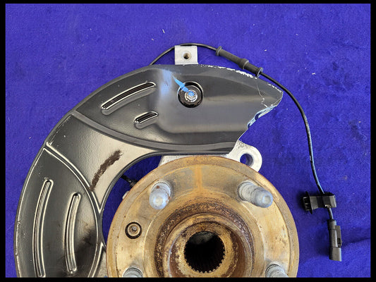 2010-2015 Chevrolet Camaro SS Driver Left LH Front Spindle Knuckle Hub ABS Dust