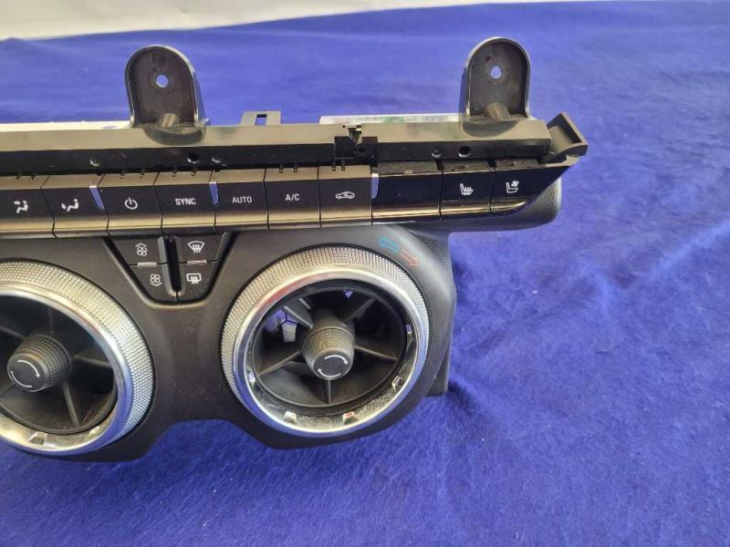 2016-2017 Chevrolet Camaro SS Temperature Control Dual Zone CJ2 84078980 2319 - The Parts Farm