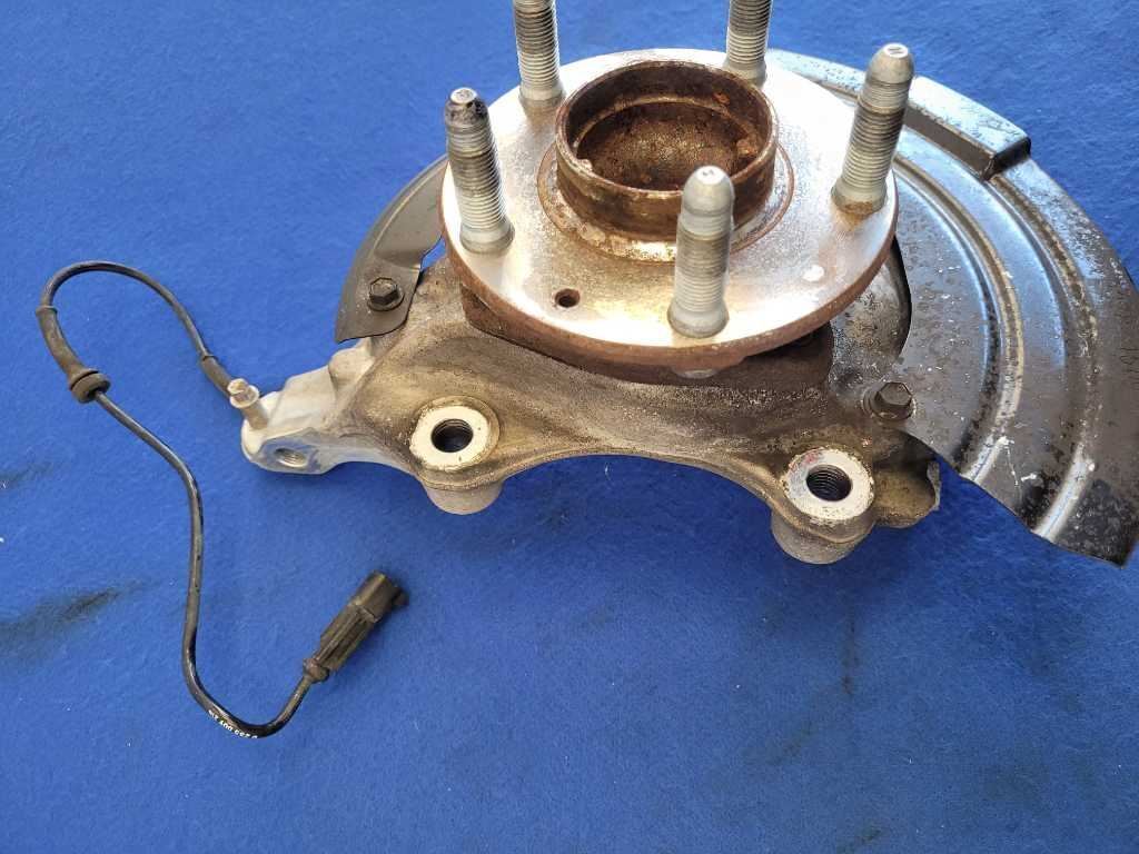 2016-2017 Chevrolet SS Sedan 6.2L Passenger RH Front Spindle Knuckle Hub 2602 - The Parts Farm
