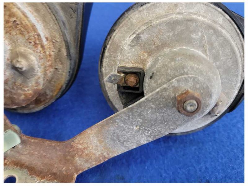 1996-1998 Ford Mustang Cobra 4.6L Front Dual Horn Emergency Noise 2512 - The Parts Farm