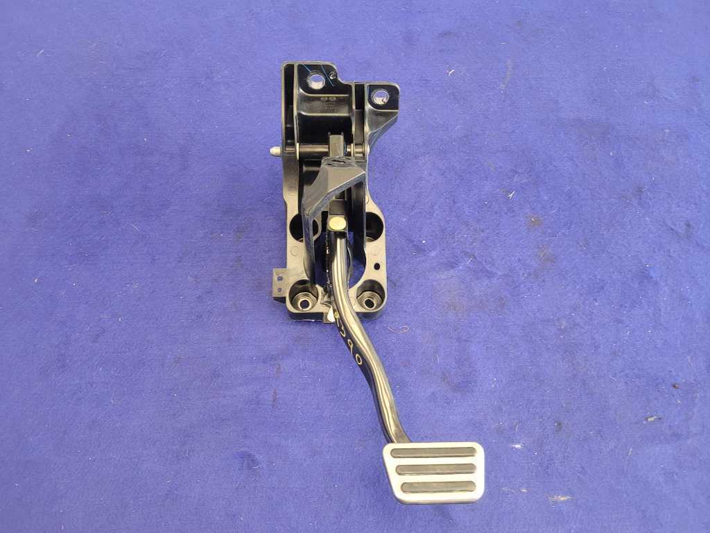 2015-2017 Ford Mustang GT S550 Brake Pedal Box Cage Automatic Transmission 2390 - The Parts Farm