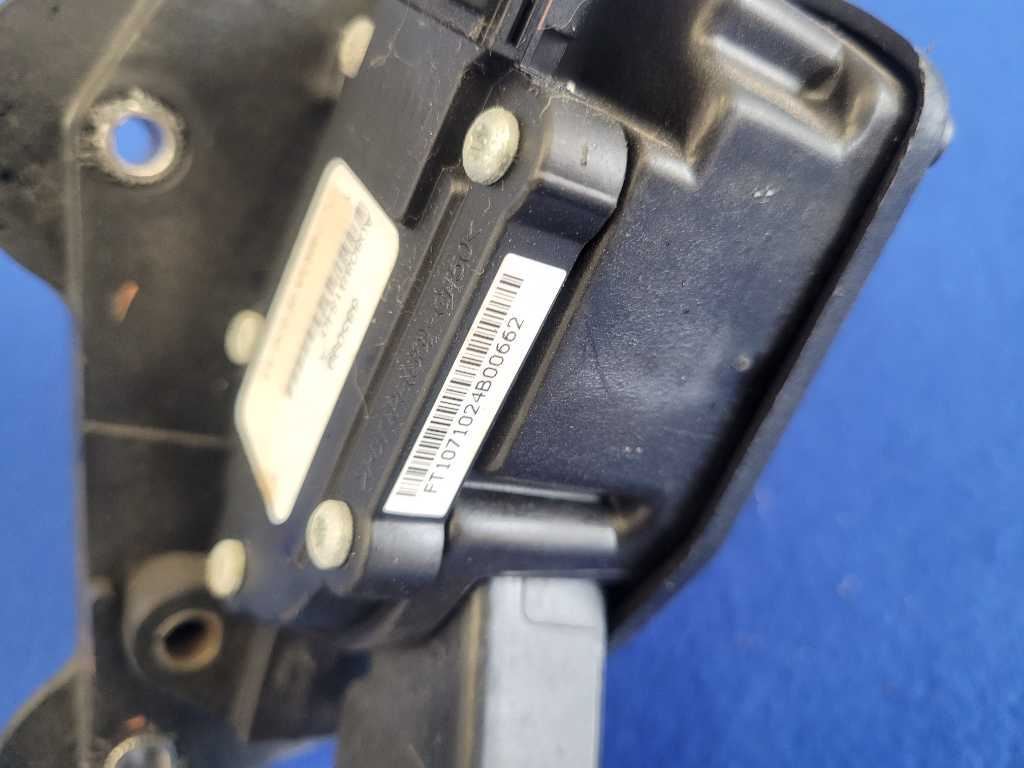 2005-2009 Ford Mustang GT 4.6L Fuel Gas Pedal Throttle Drive By Wire 2645 - The Parts Farm