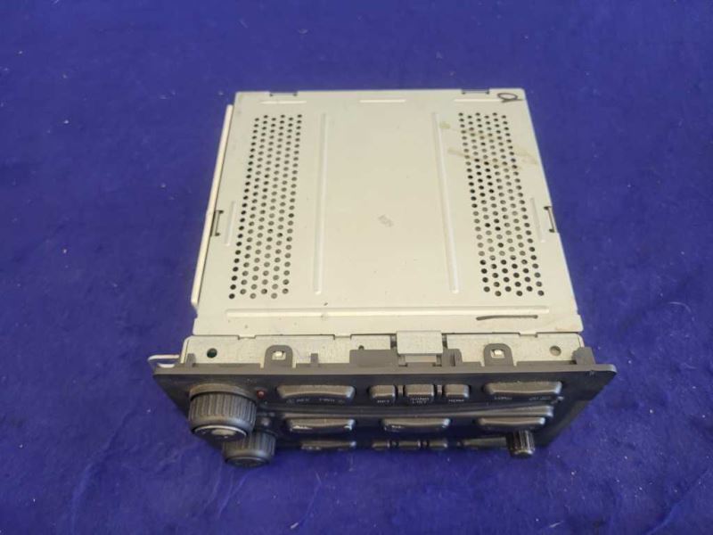 2004 Chevrolet SSR Pickup Truck Audio Radio Stereo Receiver AM FM 2426 - The Parts Farm