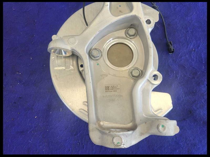 2017-2021 Tesla Model 3 Standard Plus Passenger RH Front Spindle Knuckle Hub - The Parts Farm