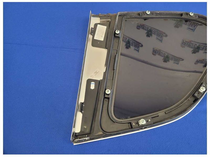 2004-2006 Porsche Cayenne Turbo 4.5L Passenger Rear Quarter Glass 2137 - The Parts Farm