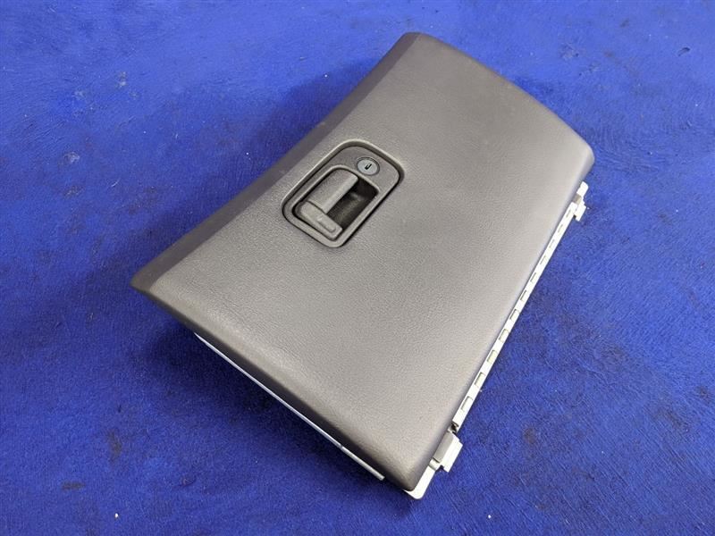 2002-2005 Ford Thunderbird 3.9L V8 Glove Box Storage Latch Lock Lid Panel - The Parts Farm
