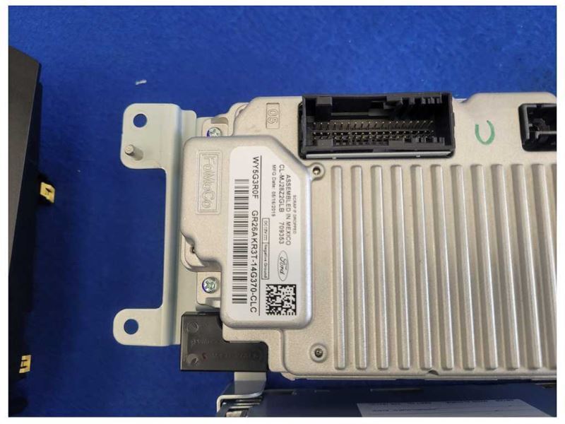 2019 Ford Mustang GT S550 Audio Receiver Information Screen Radio AM FM 2577 - The Parts Farm