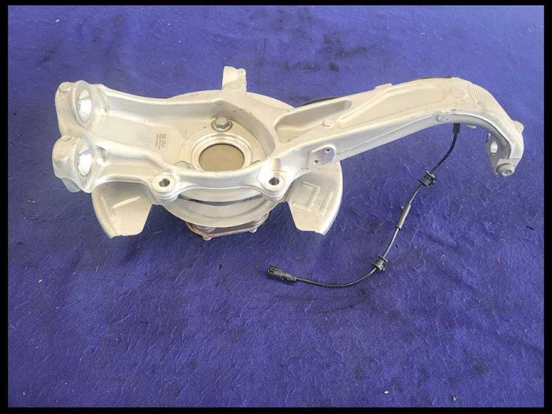 2017-2021 Tesla Model 3 Standard Plus Passenger RH Front Spindle Knuckle Hub - The Parts Farm