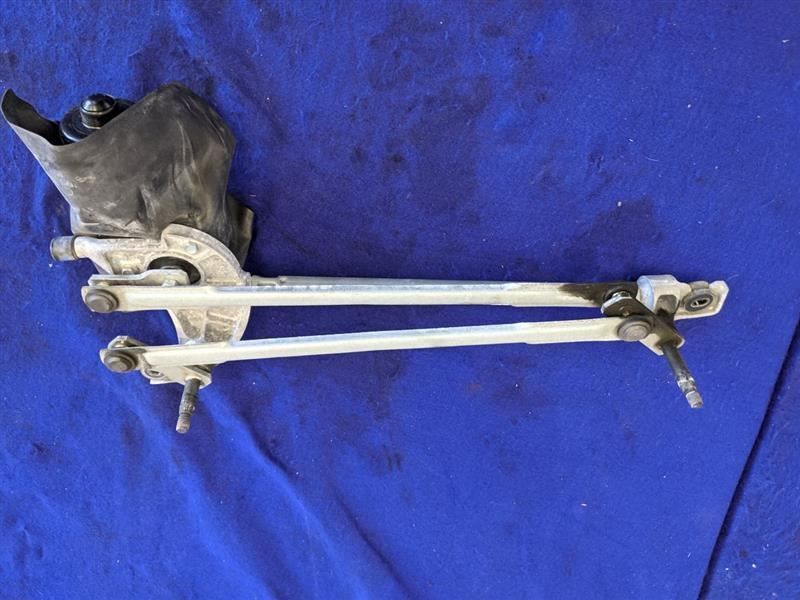 2014-2017 Chevrolet Caprice 6.0L Sedan Windshield Wiper Motor Linkage Arm - The Parts Farm